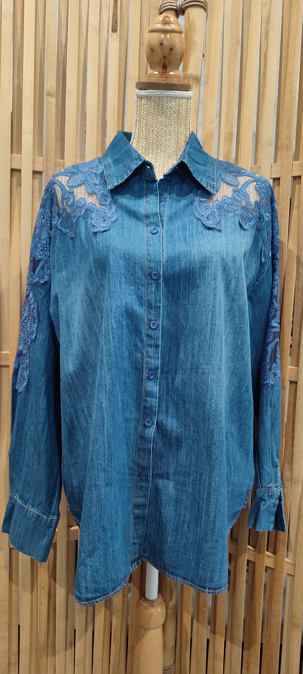 Chemise bleu jeans à dentelle ELLYN