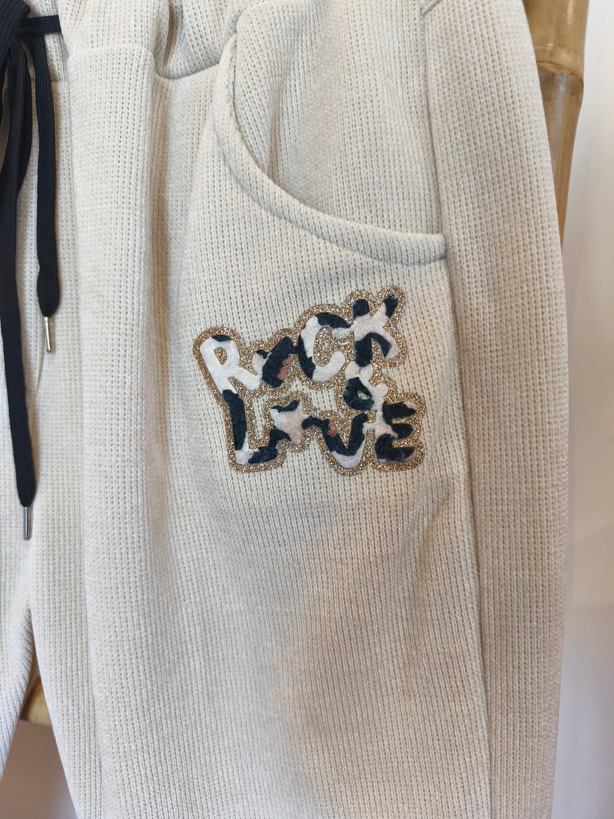 Pantalon Velours Ecru à Inscription Léopard "ROCK & LOVE"