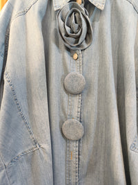 Chemise Jean Oversize à Gros Boutons et Rose en Relief TAÏS