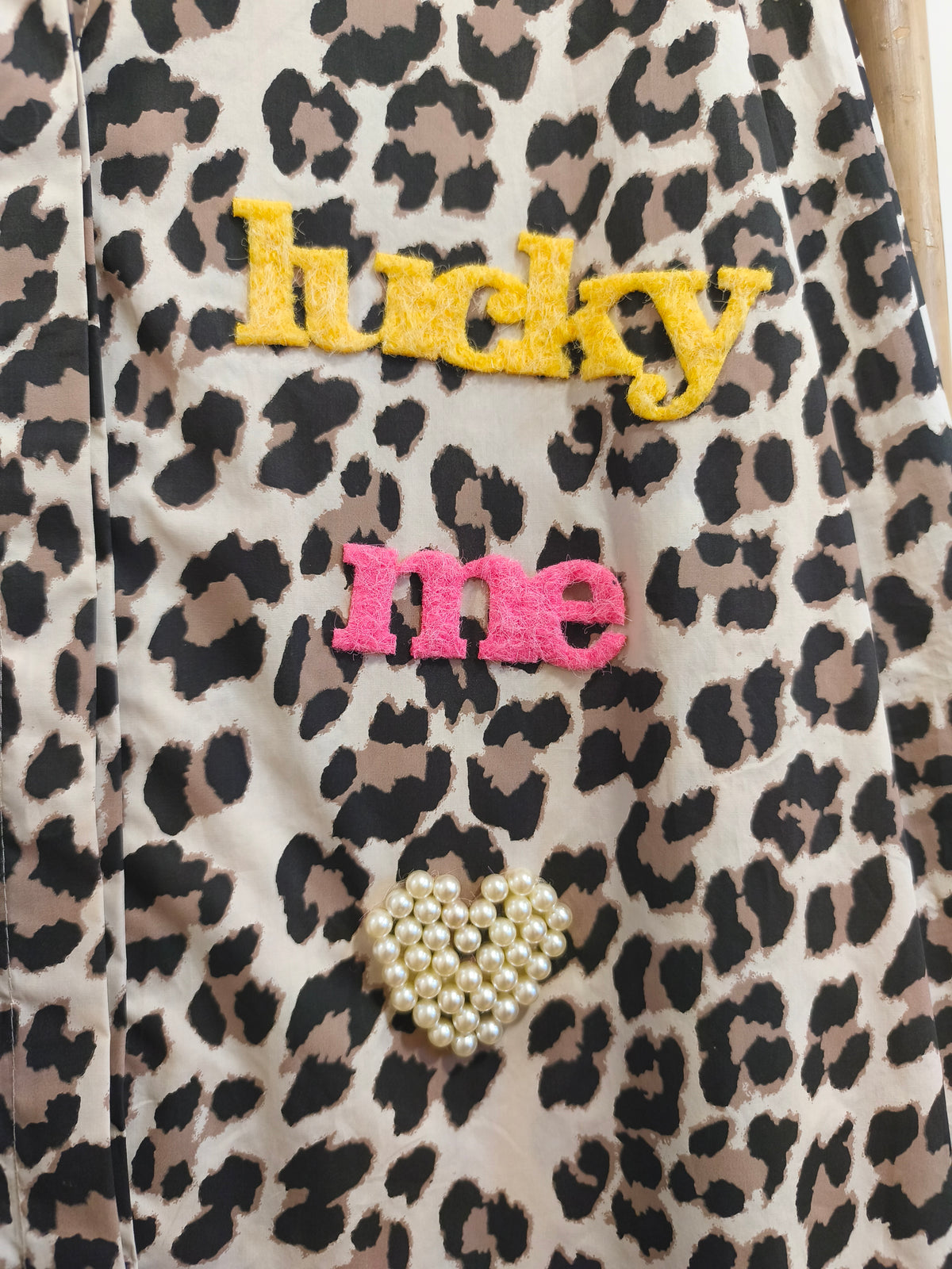 Chemise Léopard Oversize Inscriptions & Cœurs Perles LUCKY