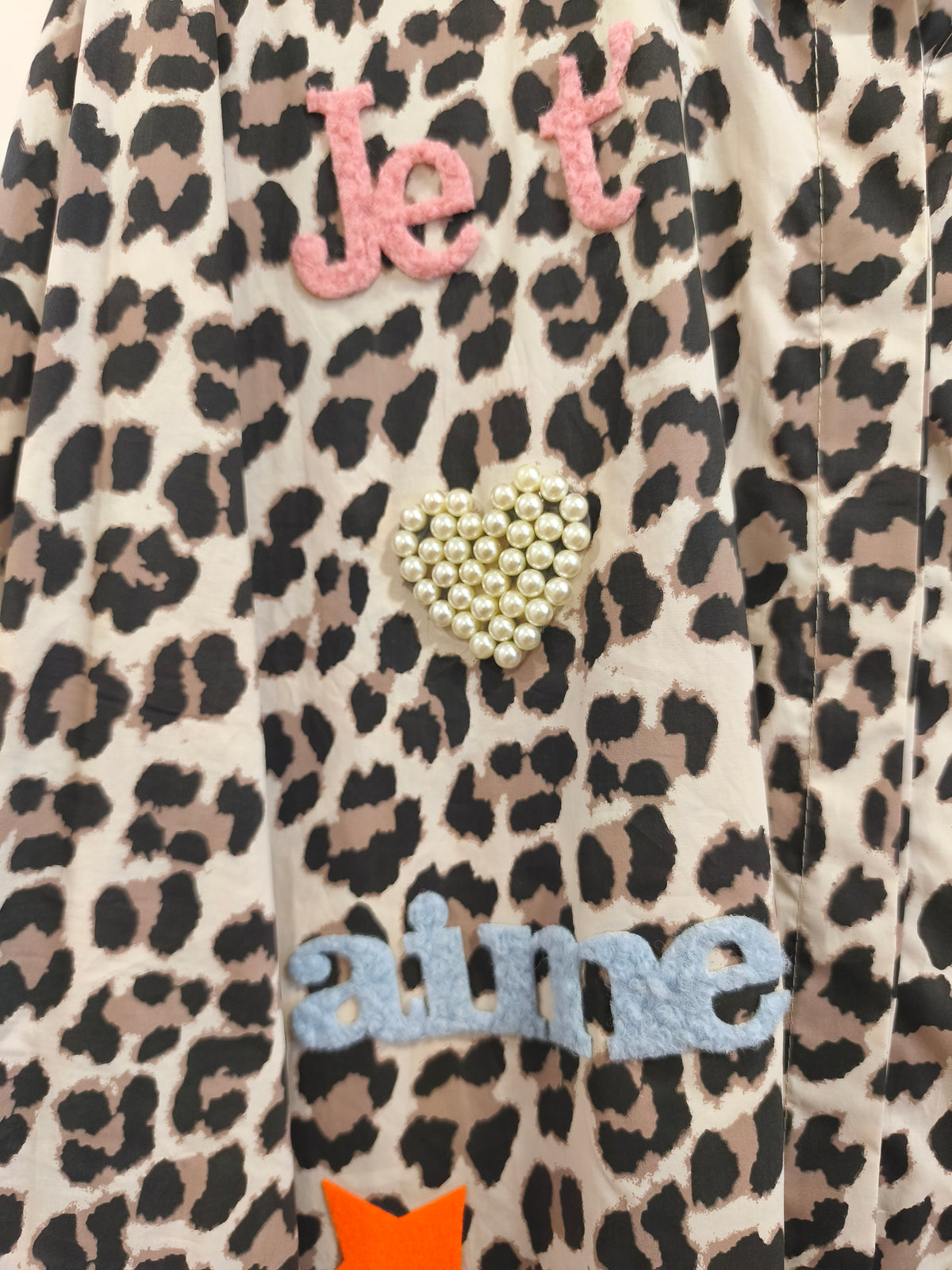 Chemise Léopard Oversize Inscriptions & Cœurs Perles LUCKY