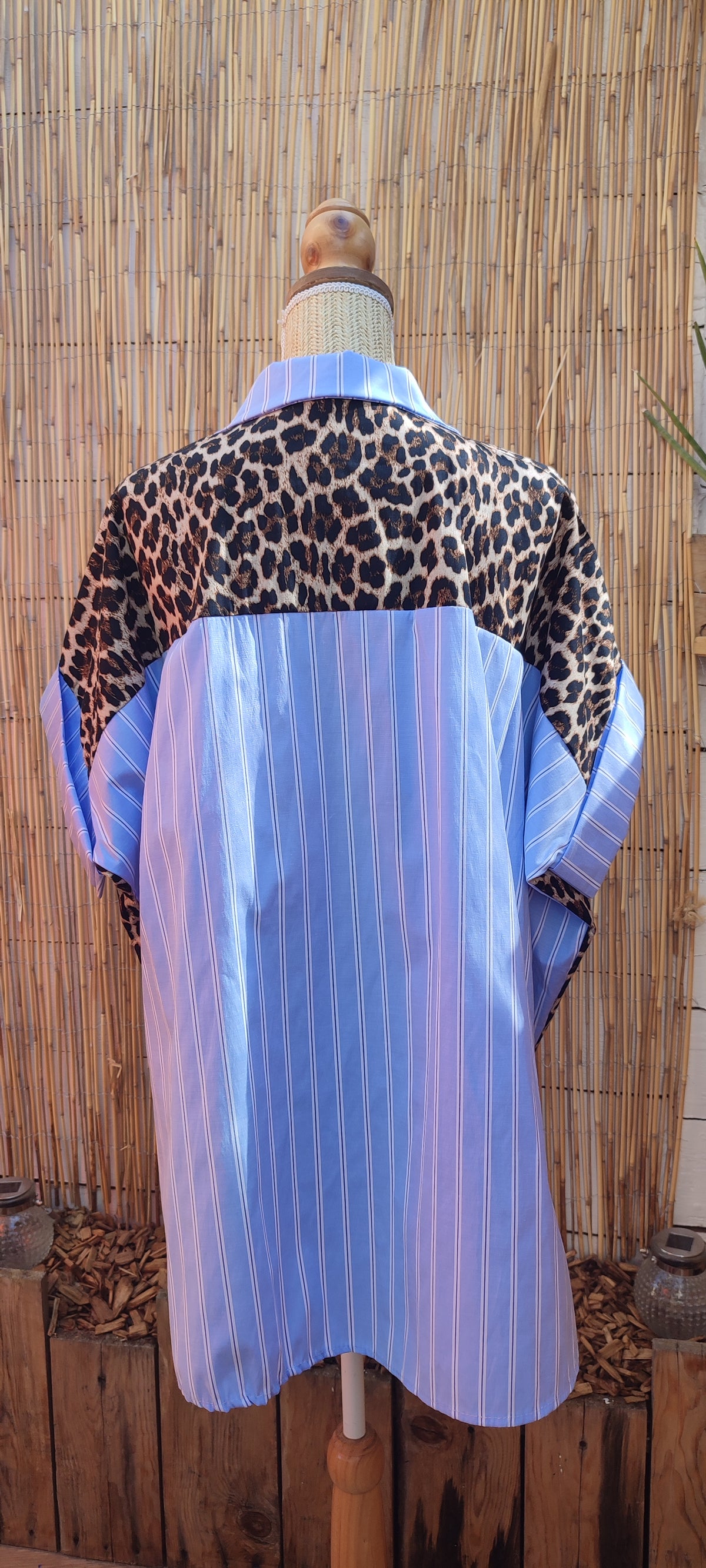 Chemise Rayée Bleue et léopard à Motif Palmiers CECILIA – Boutique