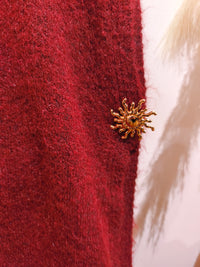 Pull Poncho Bordeaux Orné de Broches SOLEIL