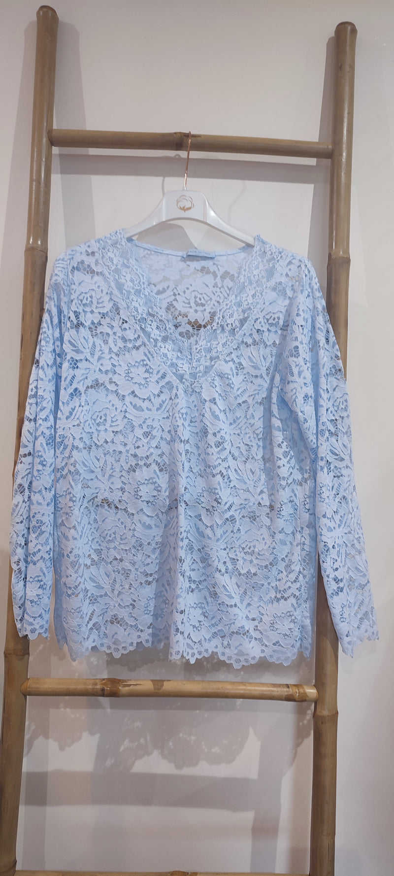 Top Dentelle Bleu Ciel Col V BEKY
