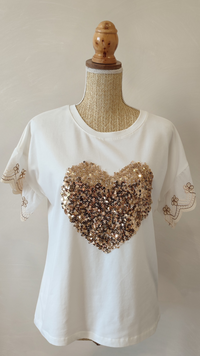 Tee-shirt Ecru à manches Volantées et Coeurs en Sequins MARINA