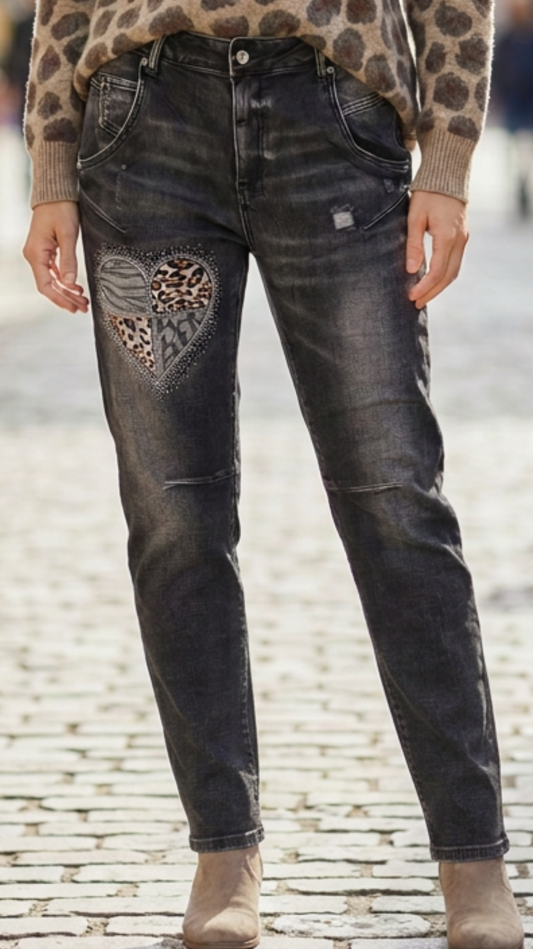 Jean Noir Délavé à Motif Coeur Strass et Léopard JUSTIN