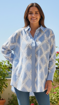 Chemise Rayée Bleu et Blanc Motif Losanges Dentelle MAE