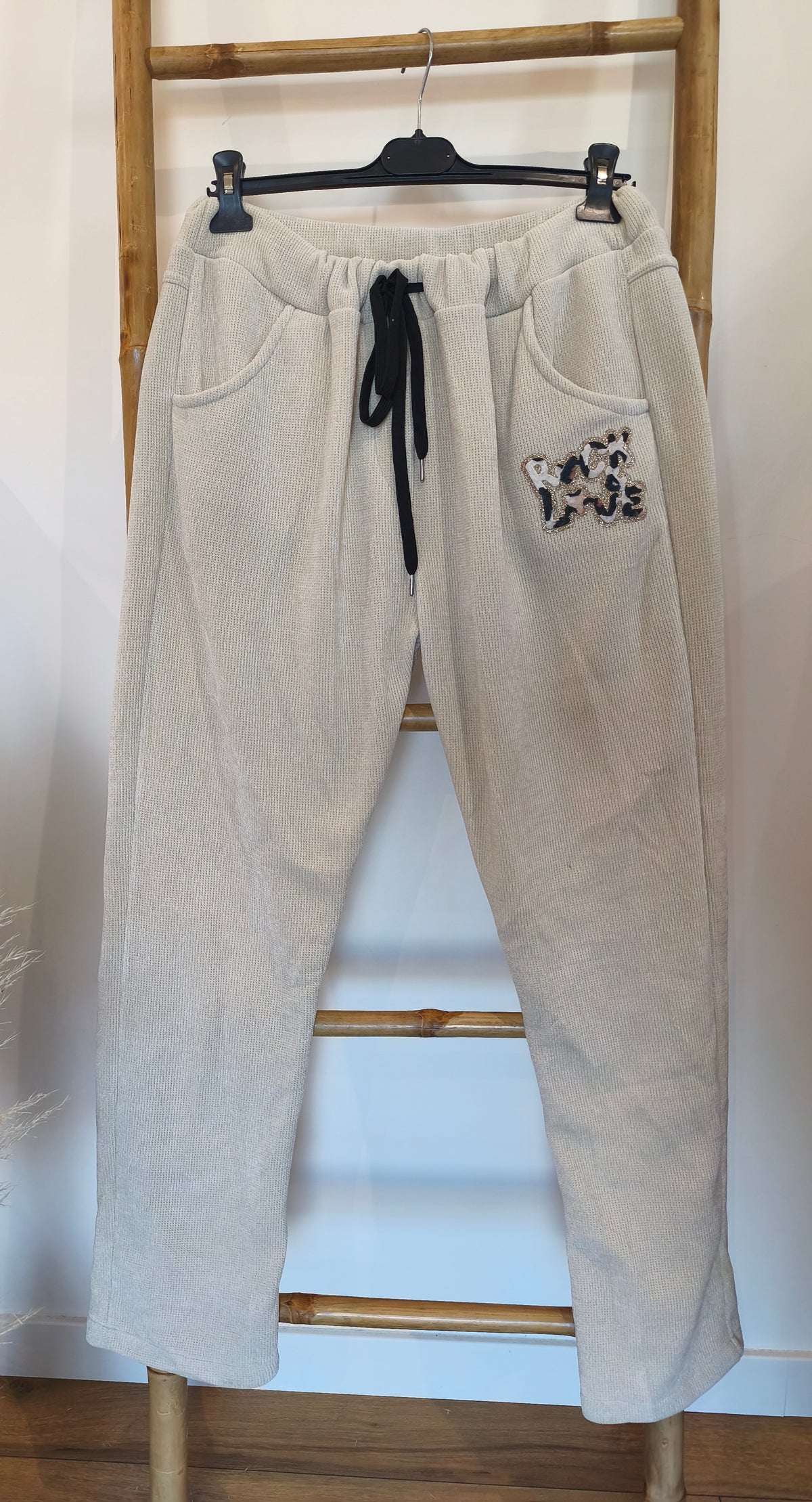 Pantalon Velours Ecru à Inscription Léopard "ROCK & LOVE"