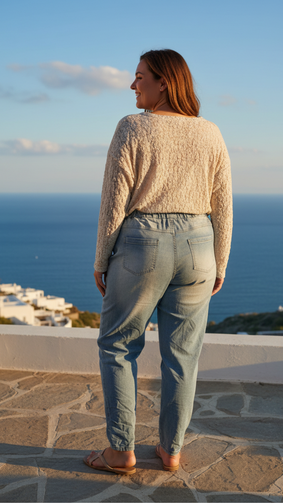 Pantalon en Jean Bleu Délavé Orné de Fleurs Brodées KRIS