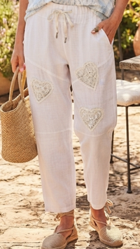 Pantalon en Lin Blanc Orné de Coeurs Brodés KARL