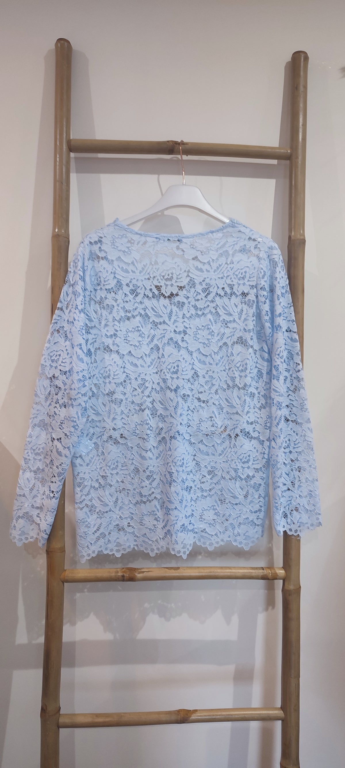 Top Dentelle Bleu Ciel Col V BEKY