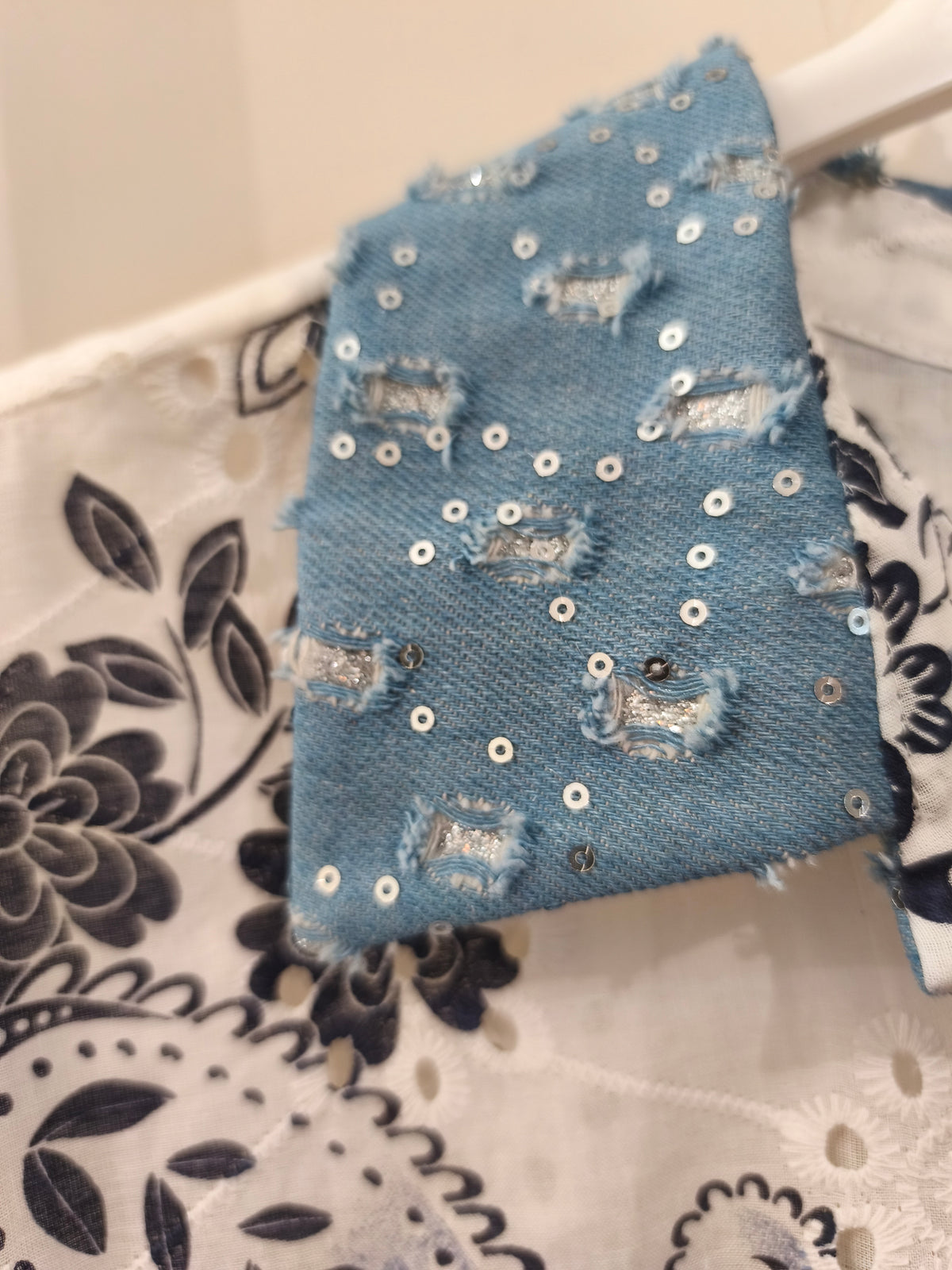 Chemise Blanche en Broderie Anglaise à Fleurs Marine VITA
