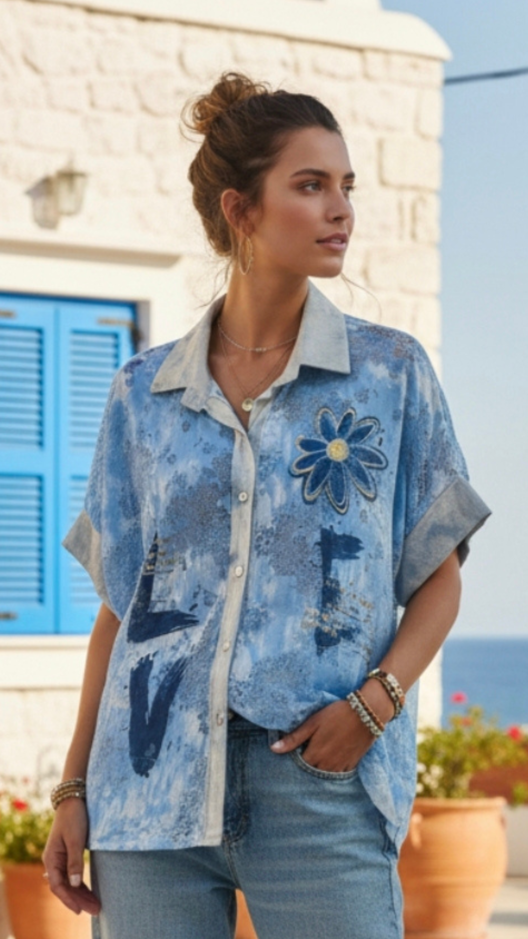 Chemisette Dentelle Bleue à Inscription LOVE