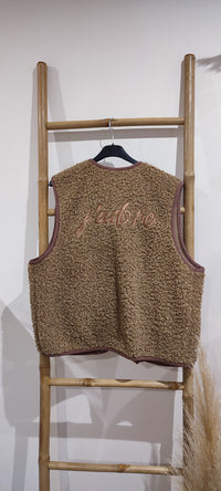 Gilet Teddy Sans Manche Camel à Inscription J'ADORE