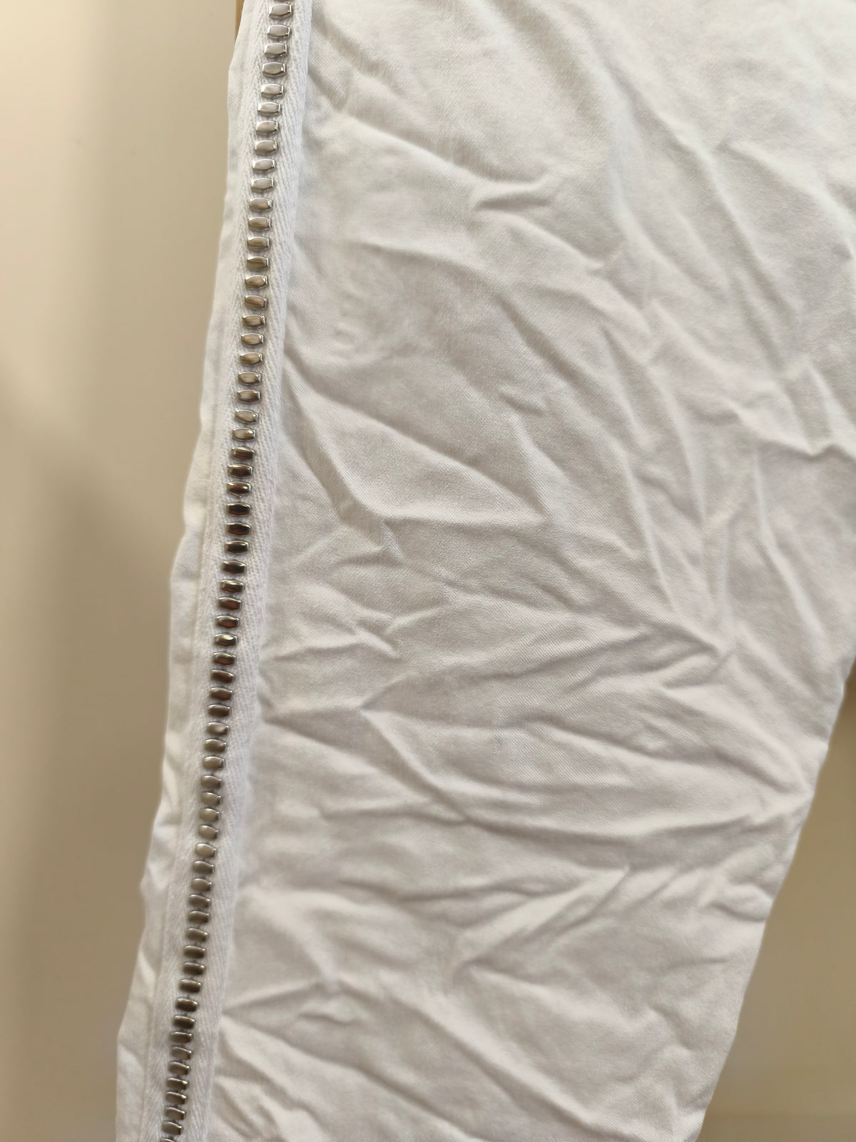 Pantalon Blanc Strech à Bande Rivets Métal Argenté SEGO