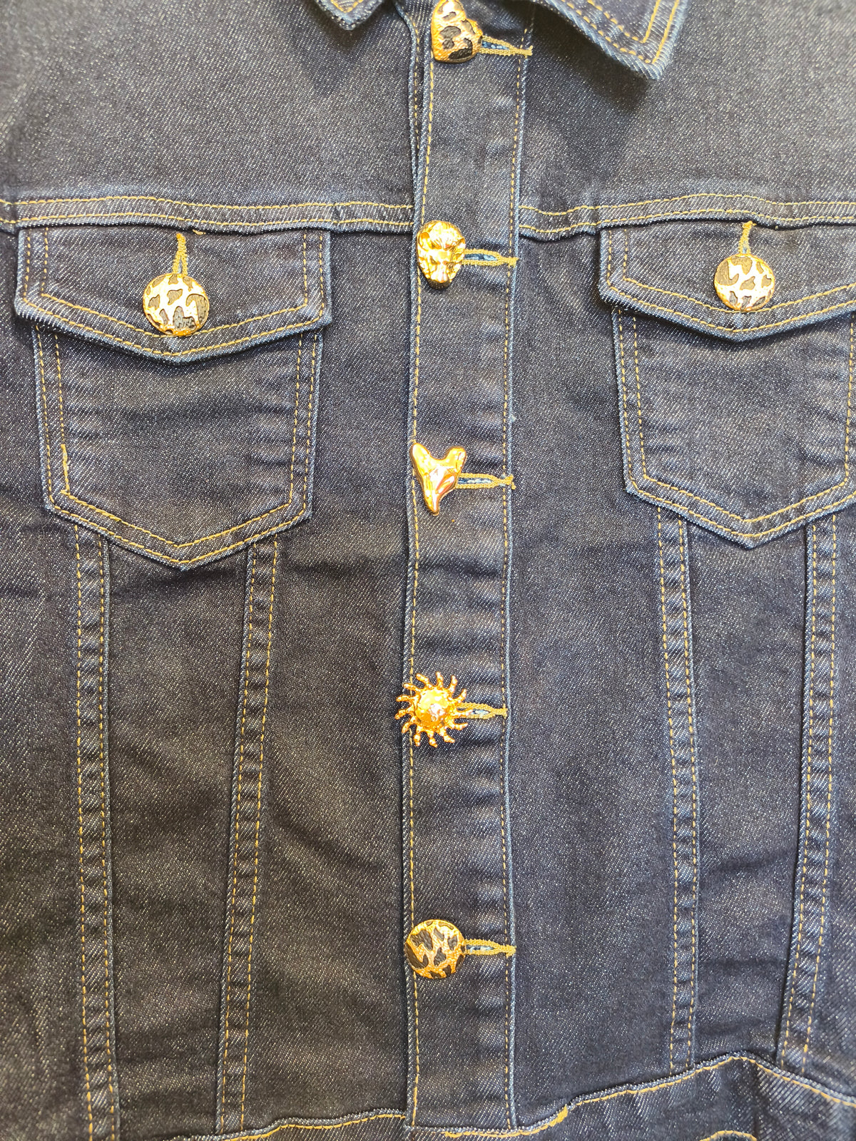 Veste en Jean Bleu Brut à Boutons Fantaisie Dorés AMBRE