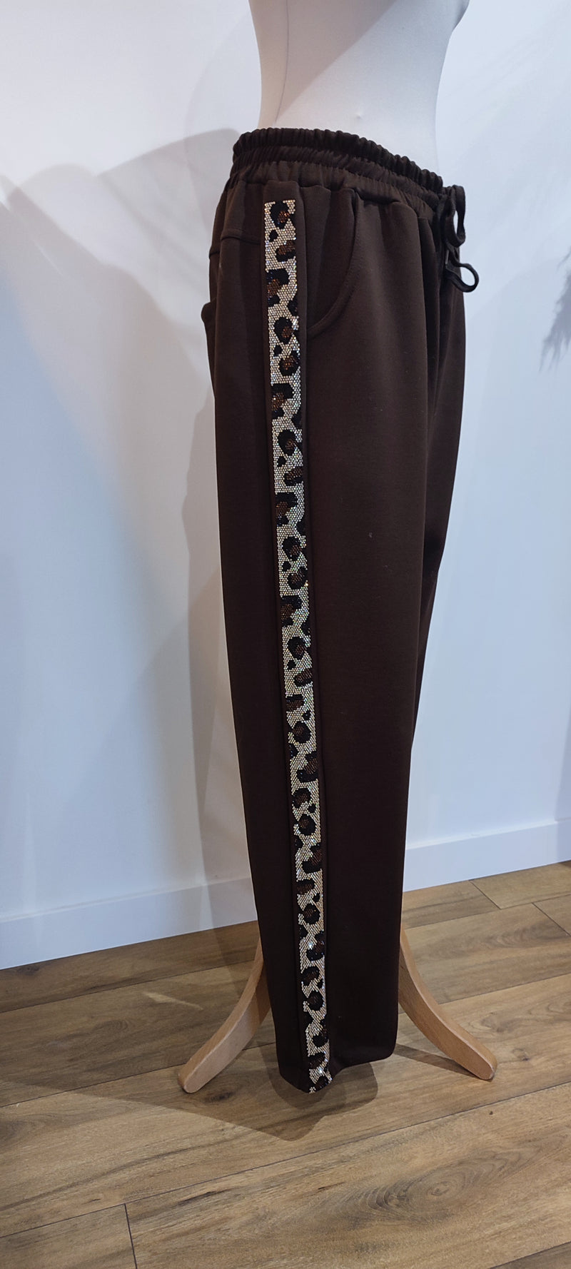 Pantalon Jog Chocolat à Bandes Strass Léopard LEAN